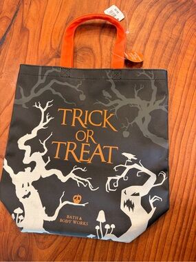 New Bath & Body Works Halloween 2022 Trick or Treat Reflective Glow Candy Bag